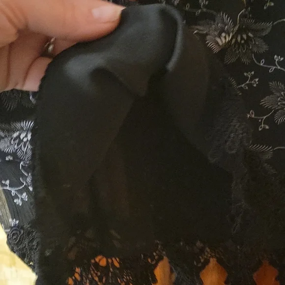 EUC APT 9 BLACK AND WHITE TANK - Picture 5 of 9